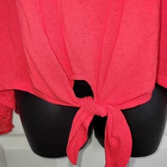 Umgee Red cold shoulder lace sleeve knot front top medium - Picture 5 of 7